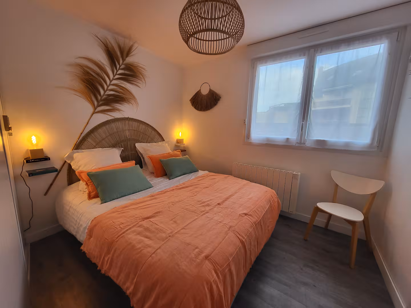Chambre Molène · lit queen size 160 cm, fenêtre lumineuse