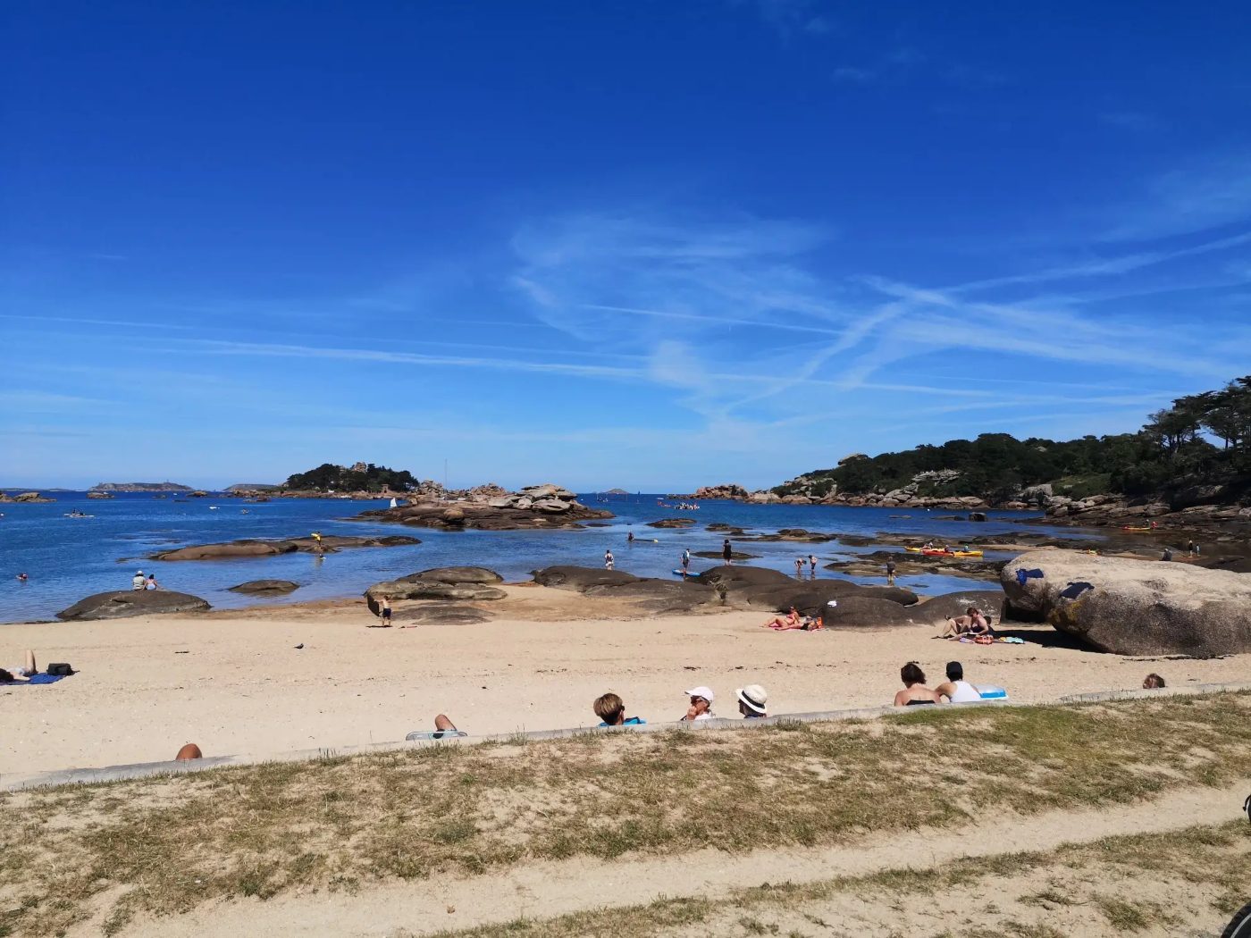 Plage de Tourony, Trégastel, près du château de Costaérès