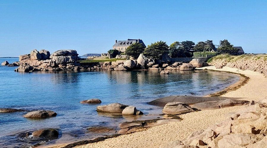 Plage du Trez sur la presqu'île Renote, Trégastel