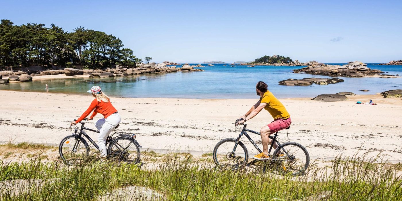 À vélo sur la Côte de Granit Rose à Trégastel