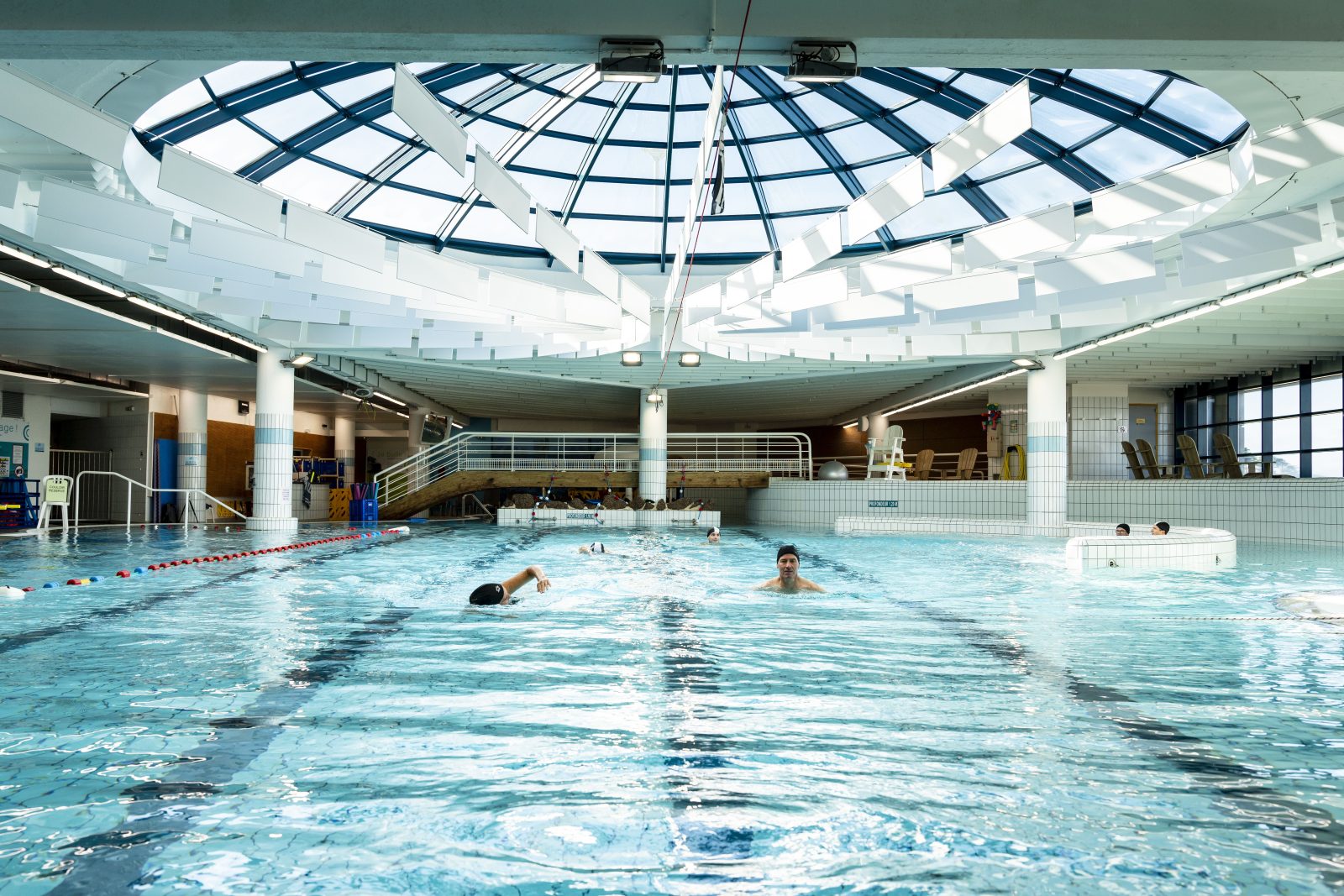 Le Forum de Trégastel · bassin principal et verrière