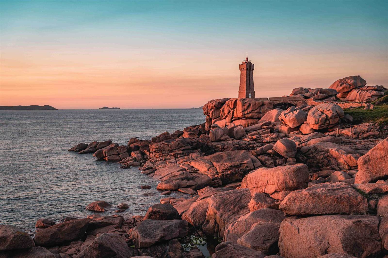 Phare de Mean Ruz au coucher du soleil, Côte de Granit Rose à Ploumanac'h